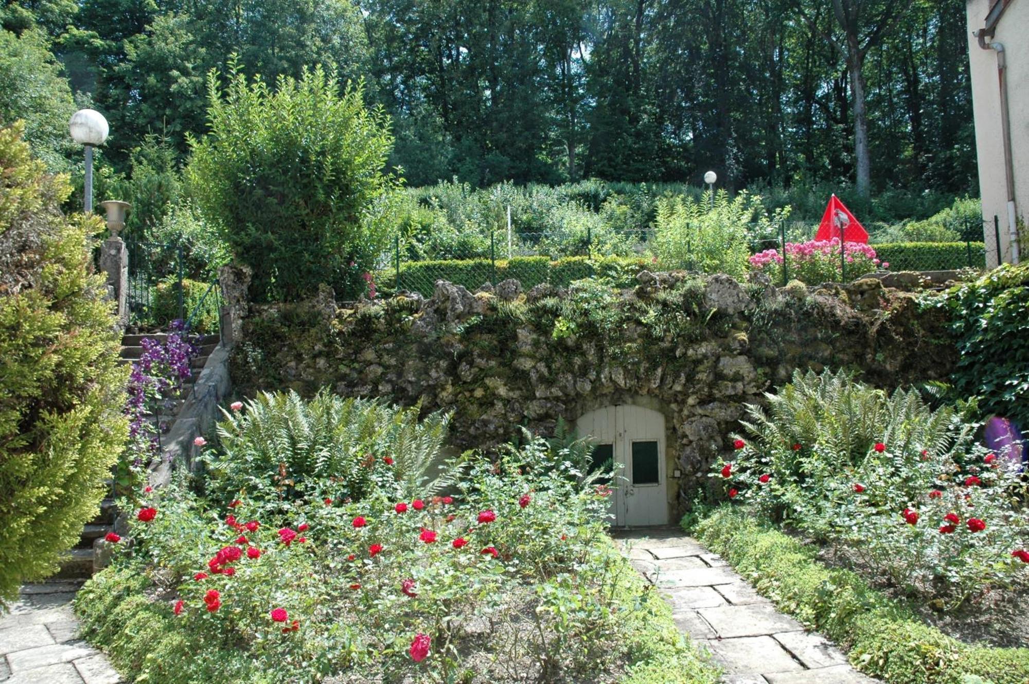 Hotel Et Studios D'Orfeuil Бурбон-ле-Ба Екстериор снимка