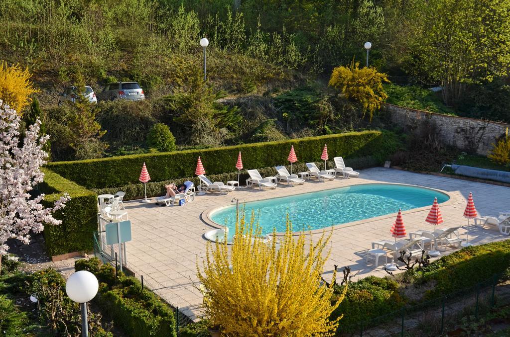 Hotel Et Studios D'Orfeuil Бурбон-ле-Ба Екстериор снимка