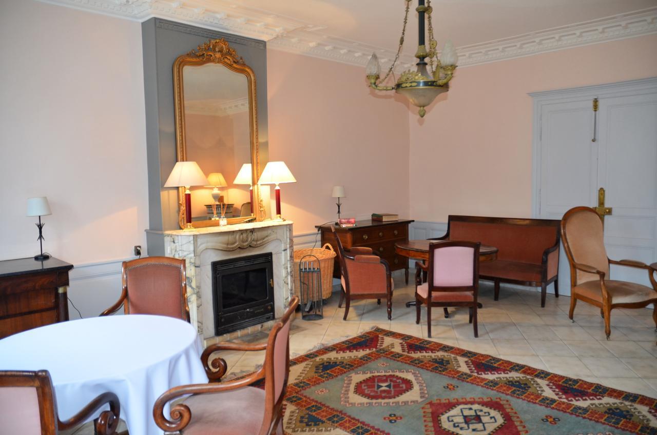 Hotel Et Studios D'Orfeuil Бурбон-ле-Ба Екстериор снимка