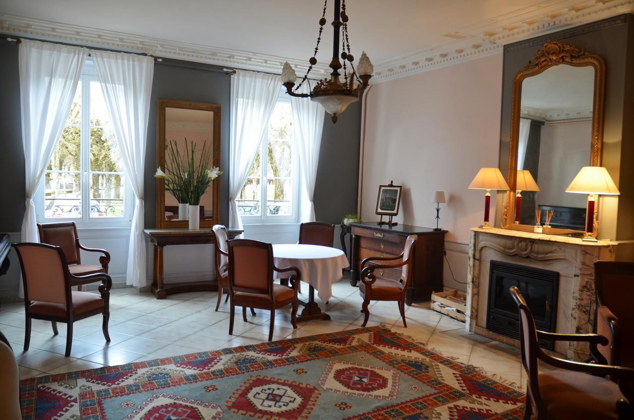 Hotel Et Studios D'Orfeuil Бурбон-ле-Ба Екстериор снимка