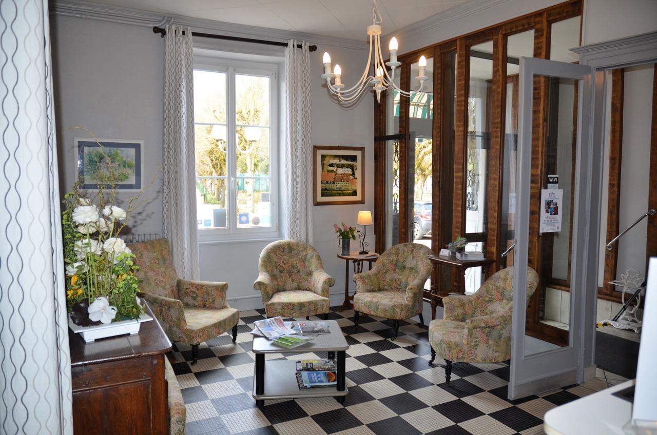 Hotel Et Studios D'Orfeuil Бурбон-ле-Ба Екстериор снимка