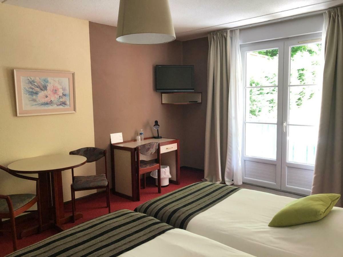 Hotel Et Studios D'Orfeuil Бурбон-ле-Ба Екстериор снимка