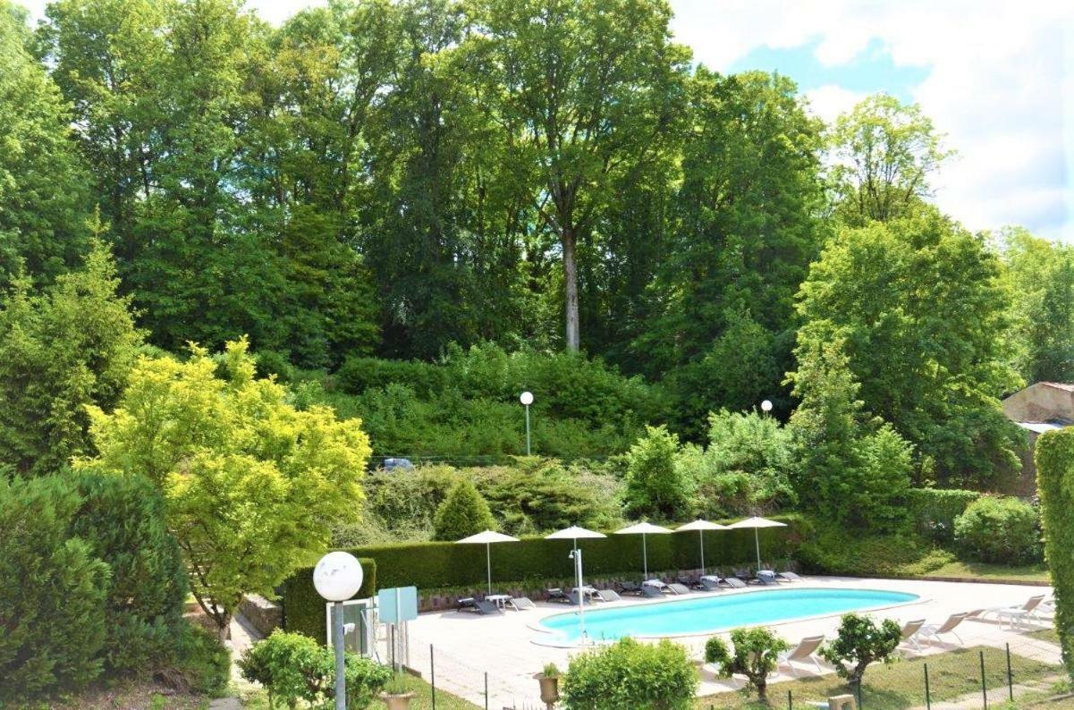 Hotel Et Studios D'Orfeuil Бурбон-ле-Ба Екстериор снимка